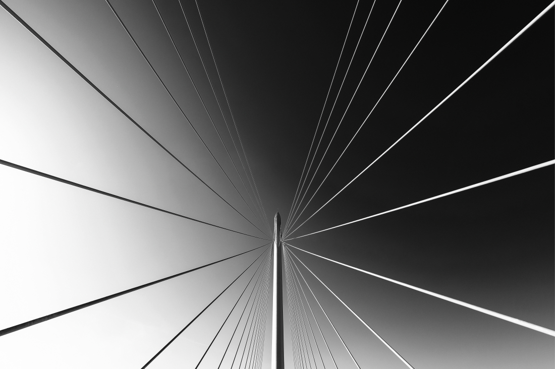 From the extreme to the center