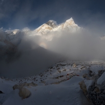 Himalayas: Beyond Peaks and Horizons
