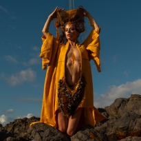 Visceral Elegance: Honey Trap